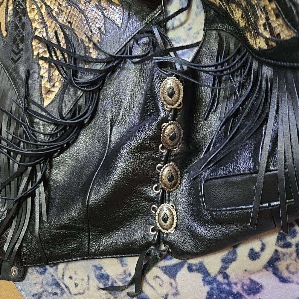 Vintage Gypsy Leather Black Western Motorcycle Vest - Black Leather Fringe Sz 8 - Picture 3 of 5